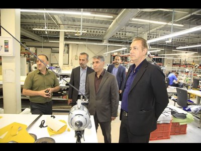 بازدید معاون سازمان صنایع کوچک از واحدهای تولیدی و پیگیری رفع موانع تولید