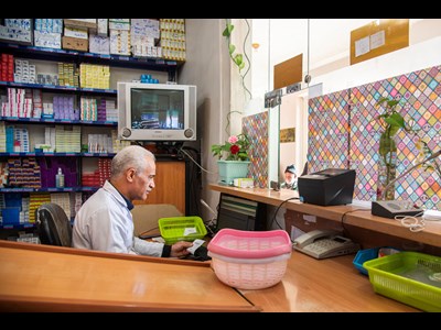 ۲.۵ همت از مطالبات داروخانه‌های طرف قرارداد پرداخت شد