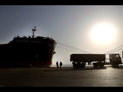 جابهجایی بیش از ۱۶ میلیون تن کالایهای اساسی از بندر امام (ره)