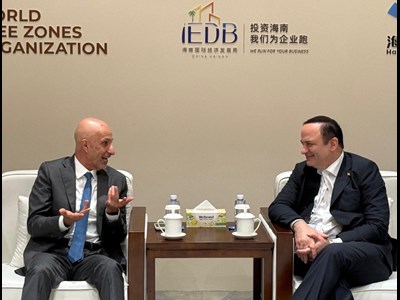 تجلیل سازمان جهانی مناطق آزاد از حضور و سخنرانی رضا مسرور در اجلاس جهانی هاینان