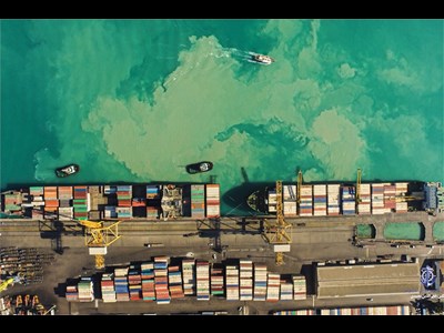 تخلیه و بارگیری ۵۲ هزار TEU کالاهای کانتینری در بندر بوشهر