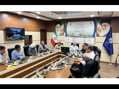 نشست هم‌اندیشی مدیرکل بنادر و‌ دریانوردی هرمزگان با معتمدین و فعالان اقتصادی بندرلنگه