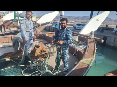 اعمال قانون و توقیف ۳۰ فروند شناور متخلف در اسکله بندر لنگه