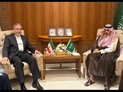 دیدار سید عباس عراقچی و فیصل بن فرحان وزرای امور خارجه جمهوری اسلامی ایران و عربستان سعودی در جده