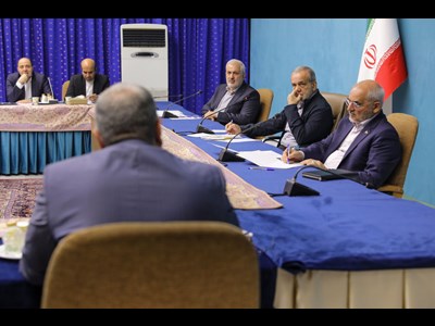 تاکید رئیسجمهوری بر تسریع در ساخت نیروگاههای خورشیدی