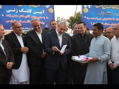 آیین کلنگ‌زنی بیمارستان ۹۶ تختخوابی با حضور وزیر اقتصاد در چابهار