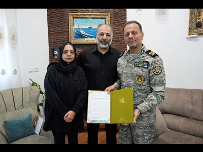 دیدار رئیس سازمان تربیت بدنی ارتش با خانواده شهید ناو دنا
