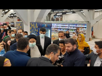 بازدید سر زده رئیسی از فروشگاه رفاه شعبه جمهوری تهران