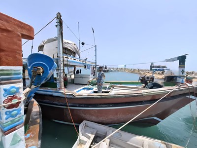 توقیف یک فروند لنج مجهز به ادوات صید ترال غیرمجاز در شرق جاسک
