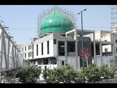 عملیات نصب گنبد مسجد الزهرا (ص)  تکمیل شد