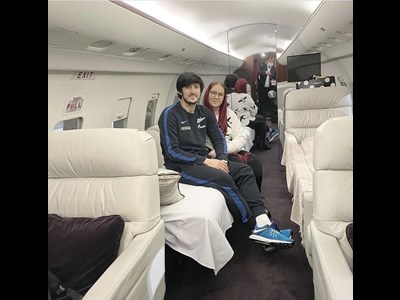 منتشر شدن عکس سردار آزمون و مادرش در هواپیمایی خصوصی