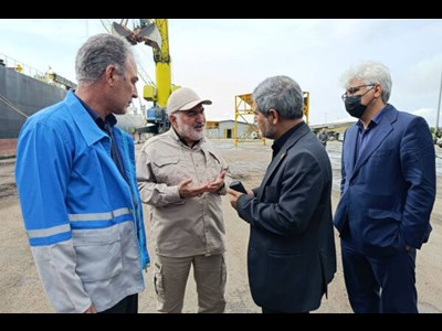 بازدید استاندار خوزستان از روند تخلیه کالا در بندر امام خمینی(ره)