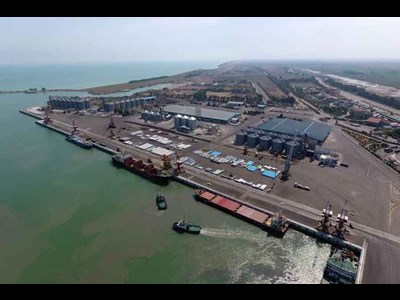 رشد ۲۲ درصدی تخلیه مواد نفتی در بندر امیرآباد