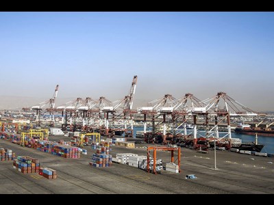 پهلودهی کشتی‌ها و عملیات تخلیه و بارگیری کالاها در بنادر در جریان است