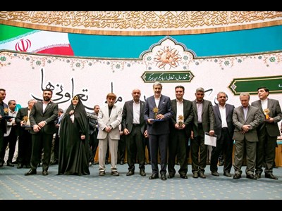 تجلیل وزیر تعاون کار و رفاه اجتماعی از «پوشاک زاگرس» به عنوان تعاونی برتر ملی