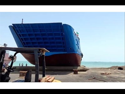 شناور فلزی ساخته‌شده همزمان با جنگ رمضان به آب‌اندازی شد